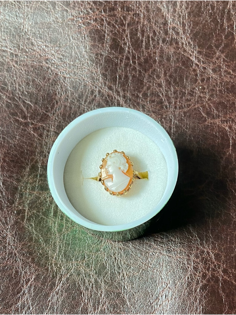 Vintage Cameo 10K Gold （Marked）Ladies Ring Size 4.5 Weight 3.0g